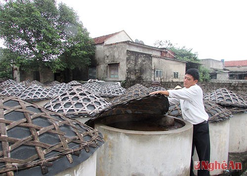 Làng nghề nước mắm Phú Lợi: Sản xuất hơn 2 triệu lít nước mắm/năm.